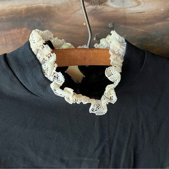 Vintage black lace-edged blouse / cream lace Wednesday handmade one of a kind - Picture 3 of 12